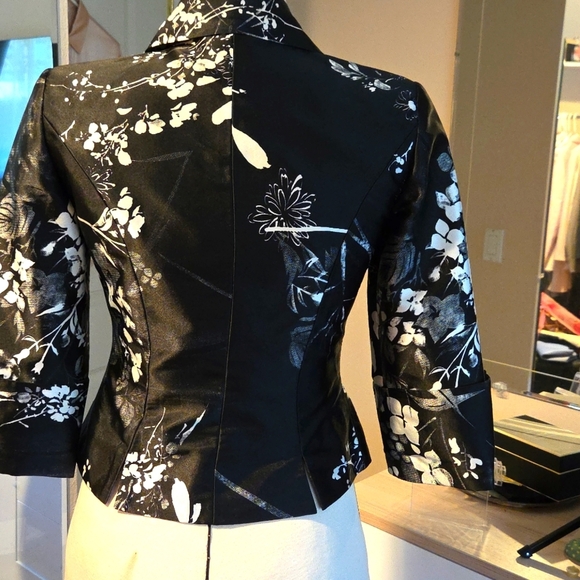 JS Collections Chic Black Floral Women's Blazer - Picture 3 of 7